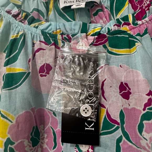 KM ROGERS Preppy Floral Blouse - Picture 3 of 9